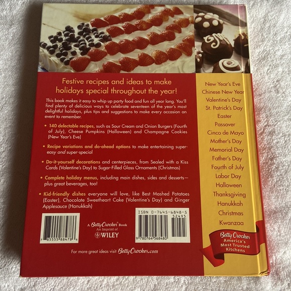 Betty Crocker Celebrate! Book,  A Year-Round Guide to Holiday Food and Fun 2004 - Picture 2 of 15